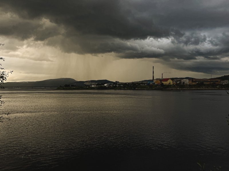 Мрачные выходные: сильный ветер и дождь обещают в Мурманской области