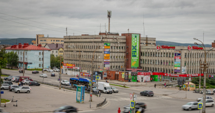 "Мерседес" сбил пенсионерку во дворе дома на Полярных Зорях