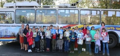 По необычному маршруту троллейбус провезет детей в Мурманске