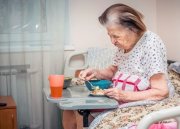 Судебные приставы боятся за престарелых и больных в центре «Лилия»