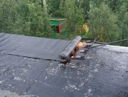 Чинят кровли, разрушенные сильным ветром в Кировске