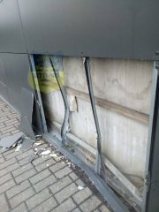 Врезался в АЗС, а после свалился в кювет автомобиль в Мурманске