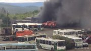 Клубы черного дыма заметили на стоянке автобусов в Заполярном
