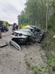 &quot;Всмятку&quot; разбилась иномарка на трассе &quot;Кола - Лотта&quot;