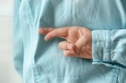 За лжеугон своего авто заплатил штраф житель Кировска