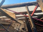 Продолжили капремонт горевшей крыши дома в центре Мурманска