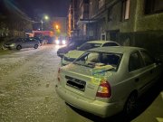 Рухнула на иномарку часть балкона в Мурманске