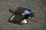 Пошел по магазинам с найденной картой житель Мончегорска