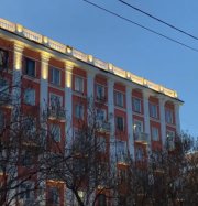 Подмигивать горожанам начали дома в центре Мурманска