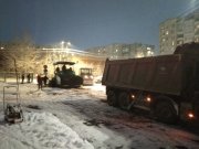 Мончегорцы возмущены укладкой асфальта поверх снега