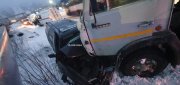Раздавил полмашины КАМАЗ в Кировске