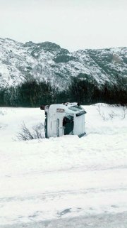«Рено» перевернулся под Териберкой