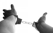 Избил соседку палкой житель Апатитов