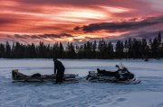 Две группы спасателей не нашли мужчину с ребенком в Печенгском районе