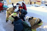 Двоих увезли на &quot;скорой&quot; - горел дом в Североморске
