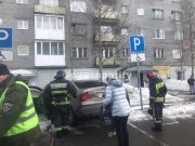 Отказали тормоза на ходу у загоревшейся машины в Апатитах