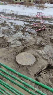 Провалилась земля во дворе в Никеле