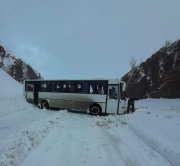 Развернуло поперёк дороги автобус в Лодейном