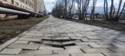 Тротуар уходит под землю в Заполярном
