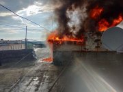 Горела крыша пятиэтажки в Никеле