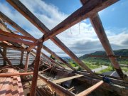 В Териберке ремонтируют кровли