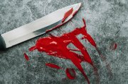С помощью ножа выгонял гостя мужчина в Кандалакше
