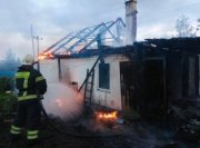 Сгорел дом на глазах его хозяйки в Кандалакше
