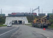 Лесовоз протаранил путепровод в Кандалакше