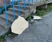 Рухнула бетонная плита с фасада дома в Североморске