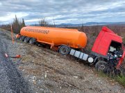 Бензовоз «ушел» в кювет неподалеку от Мончегорска