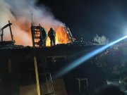 Сгорели крыша и второй этаж дачи в Апатитах