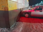 Припарковалась «в дом» машина в Заполярном