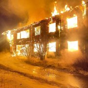 В Териберке полыхал дом