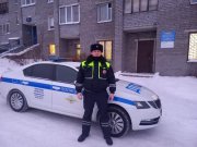 Быстрее доставить женщину в больницу ее мужу помог сотрудник ГИБДД в Кандалакше