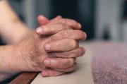 86-летнюю старушку ограбил ее приемный сын в Ковдорском районе