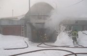Обгорел трехуровневый гараж в поселке Молочная губа