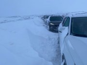 Снежных пленников вызволили с закрытой териберской трассы