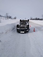 Опрокинулась на крышу иномарка возле Снежногорска