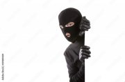 Украл и разобрал на запчасти иномарку и мотоцикл житель Никеля
