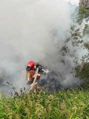 Дотла сгорел ВАЗ в Мурманске