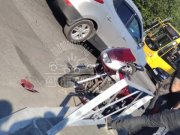 Мотоцикл врезался в «Ладу» на перекрестке в Мурманске