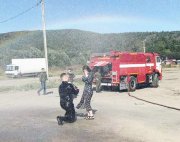 Радугу влюбленным подарили пожарные в Мурманске