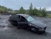 Погиб водитель: во время сильного дождя перевернулась &quot;БМВ&quot; на трассе в Полярнозоринском районе