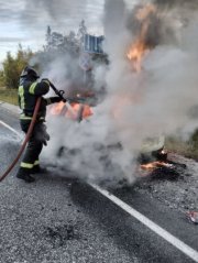 Сгорела дотла иномарка в Кольском районе