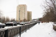 Новый светофор установили на пешеходной связи на улице Туристов в Мурманске