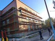 Три подрядчика обновляют здание и территорию детсада в Высоком
