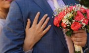 Чтобы попасть на свадьбу в ОАЭ, оплатил долги мурманчанин