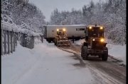 Фура перекрыла дорогу на Три ручья в Мурманске