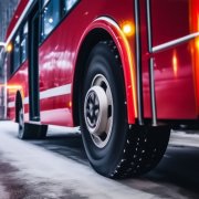 Мурманчанин упал под автобус на Подстаницкого 