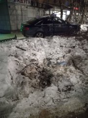 «Ауди» врезалась в дерево и забор: водителя ищут в Кандалакше